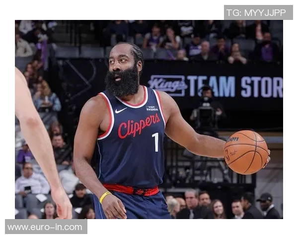 哈登手感火热！直接拔三分，飚中追平比分