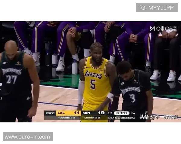 兰德尔半场表现出色 17分钟内高效砍下14分5板3助2断助力球队稳定输出